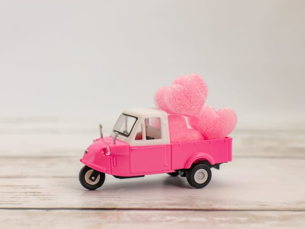 ピンクの車のおもちゃ