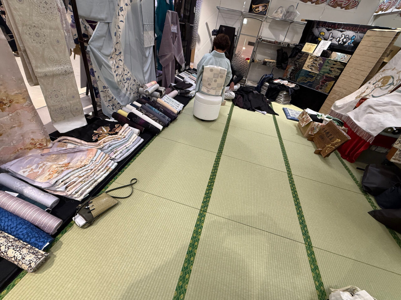 海老名市海老名マルイ、呉服店すずのき