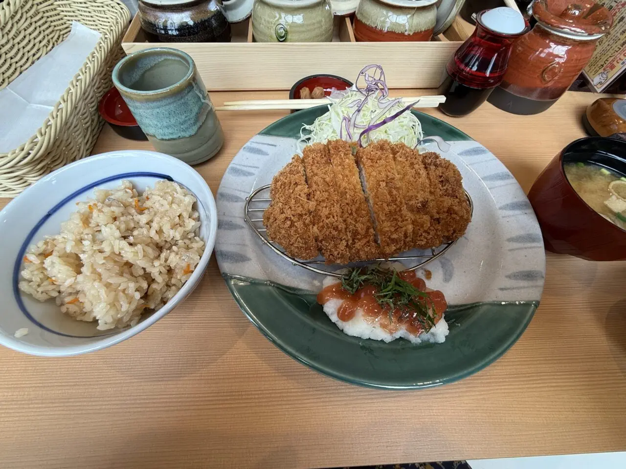 座間市　厚切りとんかつ　よし平
