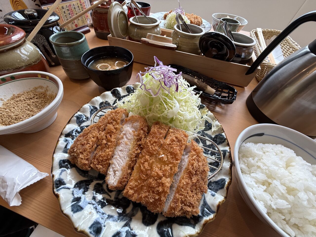 座間市　厚切りとんかつ　よし平