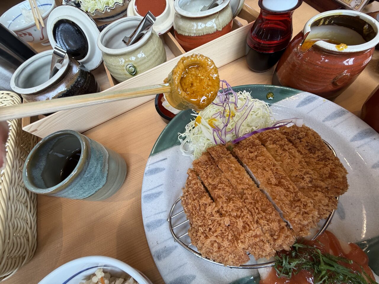 座間市　厚切りとんかつ　よし平