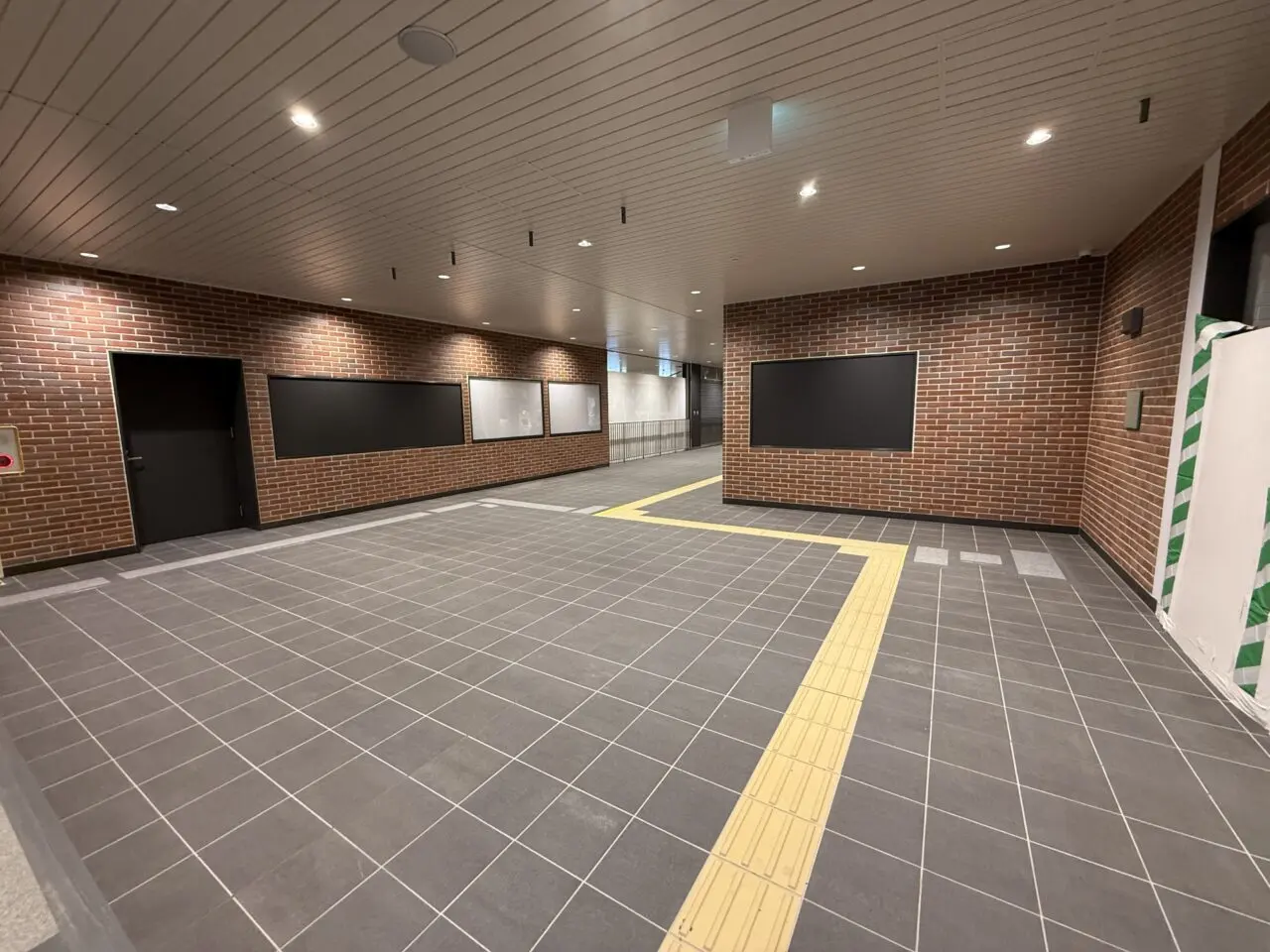 海老名市相鉄線海老名駅