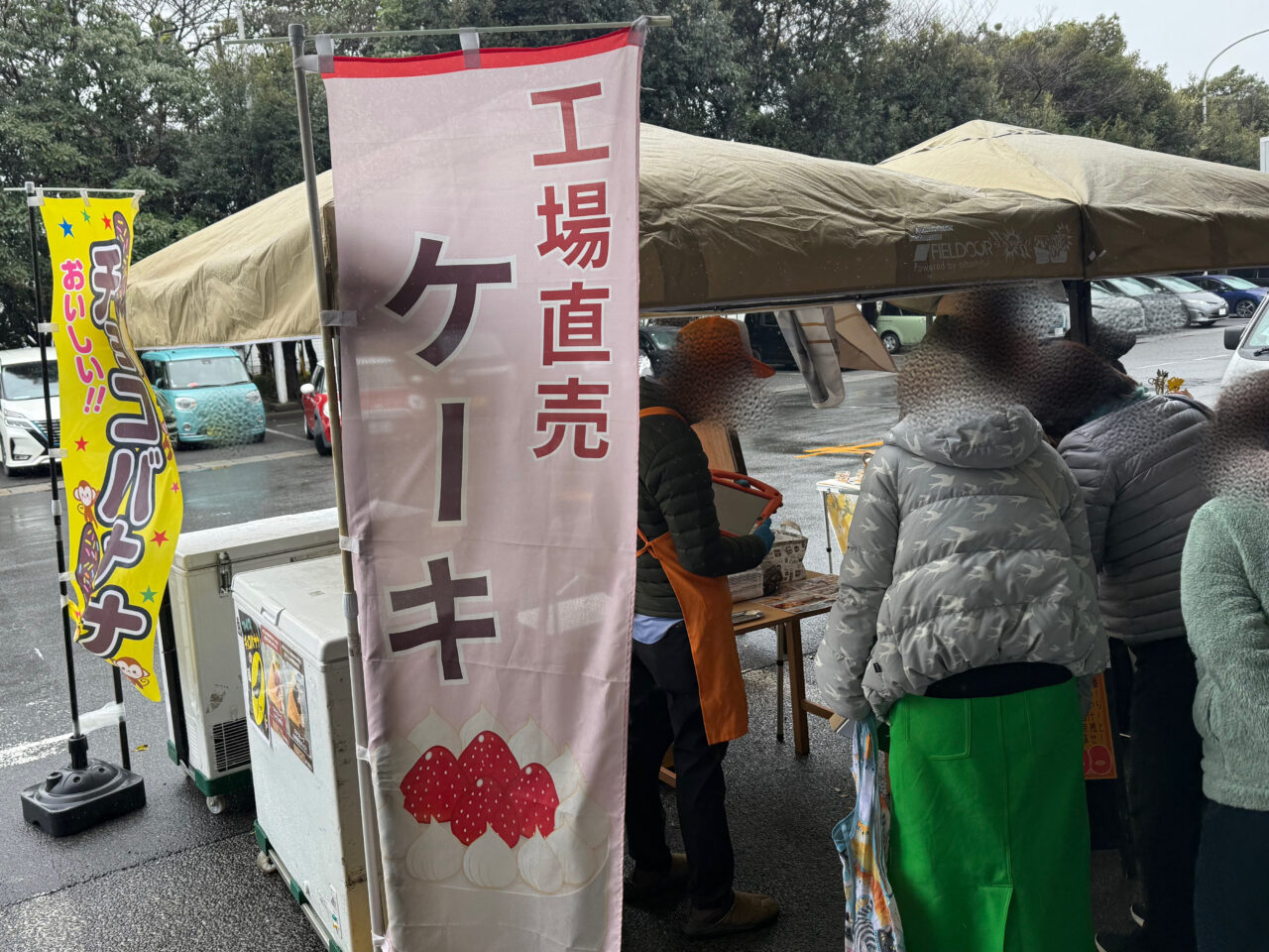 工場直売ケーキの販売ブース