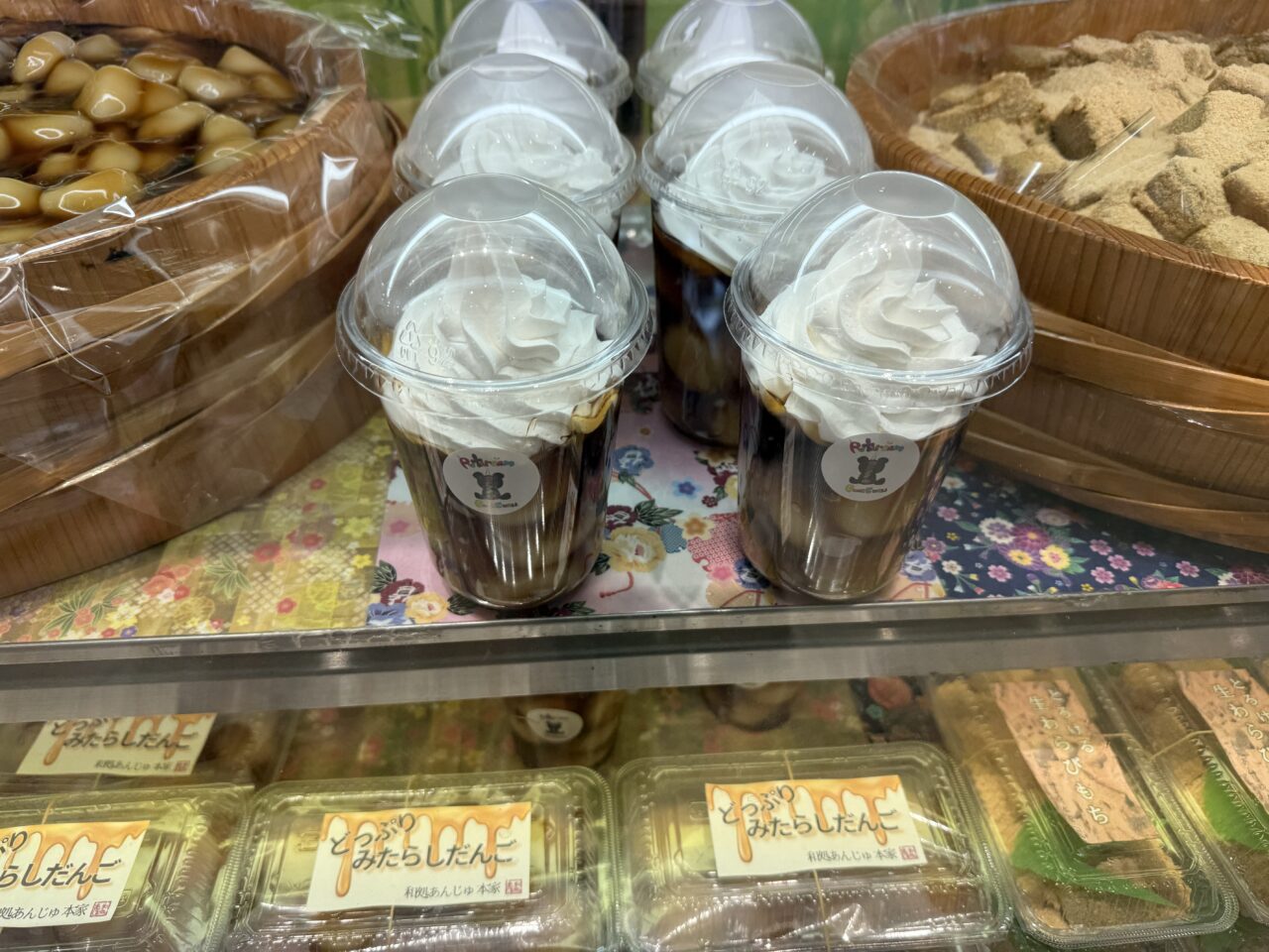 カップ入りのクリームみたらし