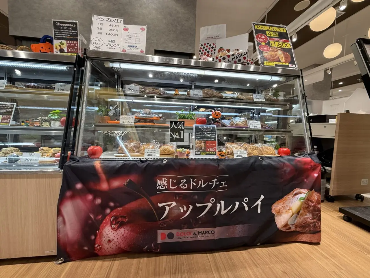 海老名マルイに出店中のドルチェ&マルコ販売ブース