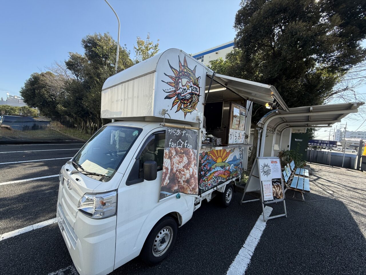 唐揚げ専門「fam☆fam」のキッチンカー