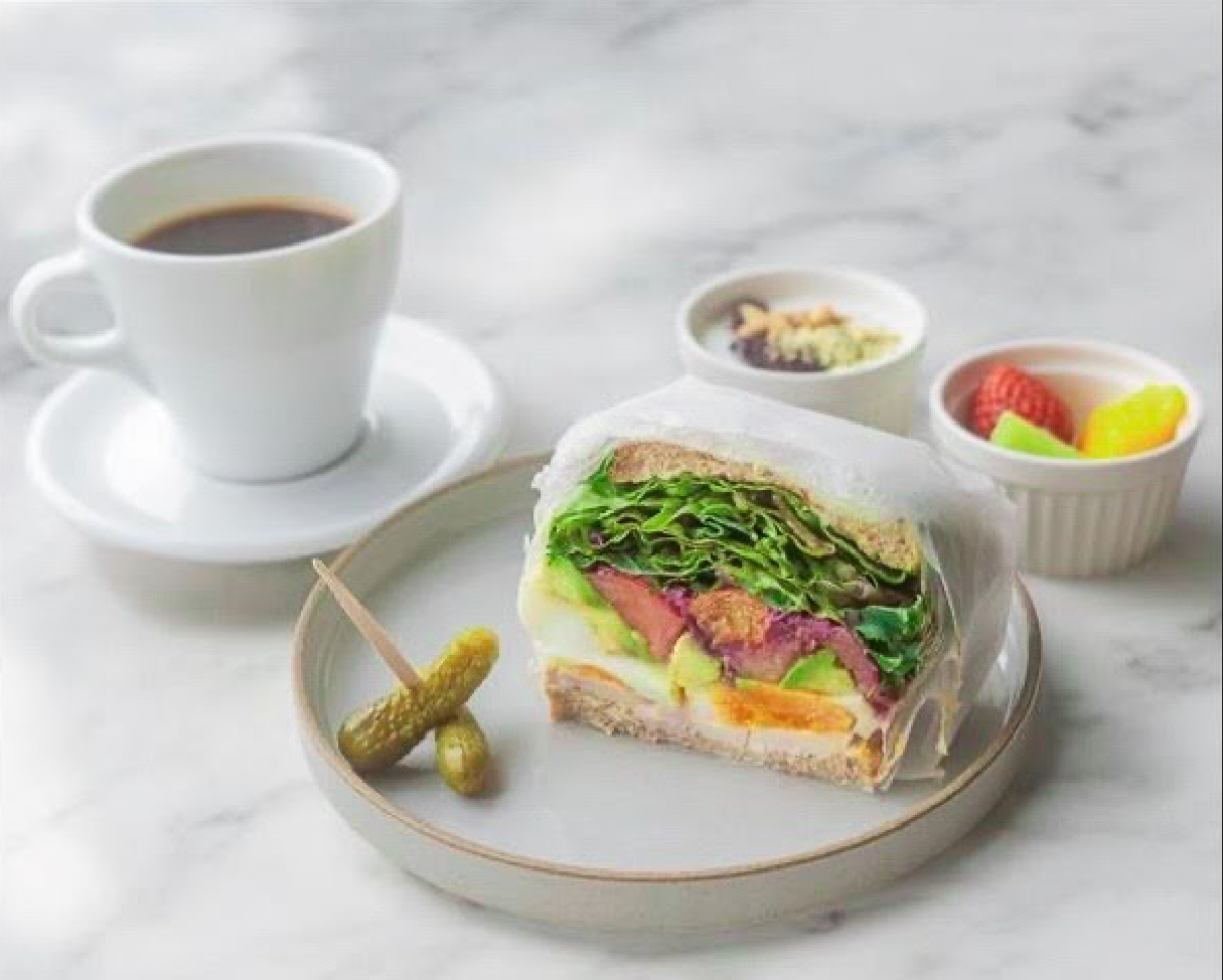 アボカドチキンサンドウィッチ