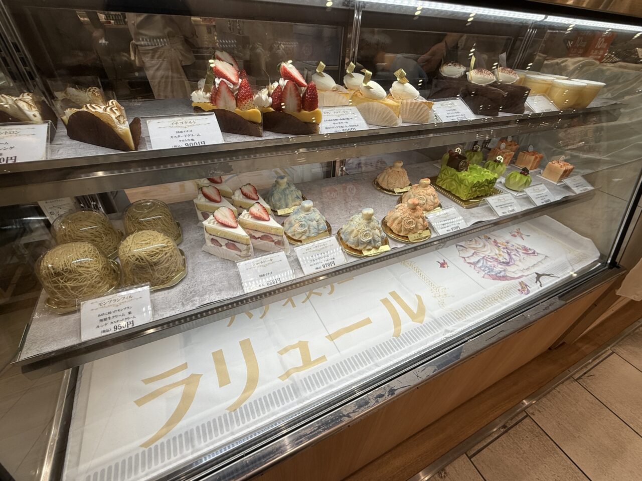 糸のように繊細に絞られたモンブラン