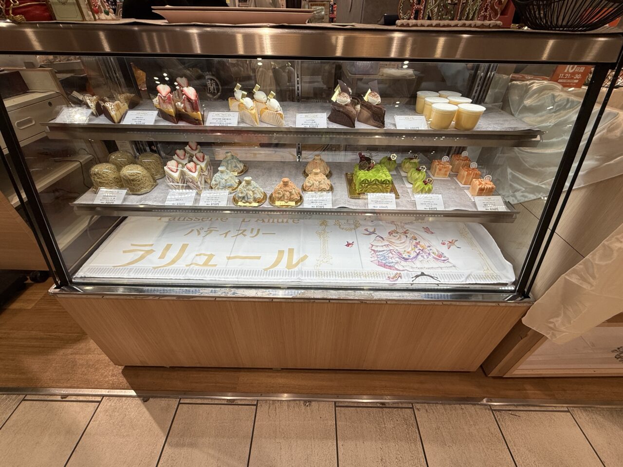 催事場に並ぶスイーツの数々