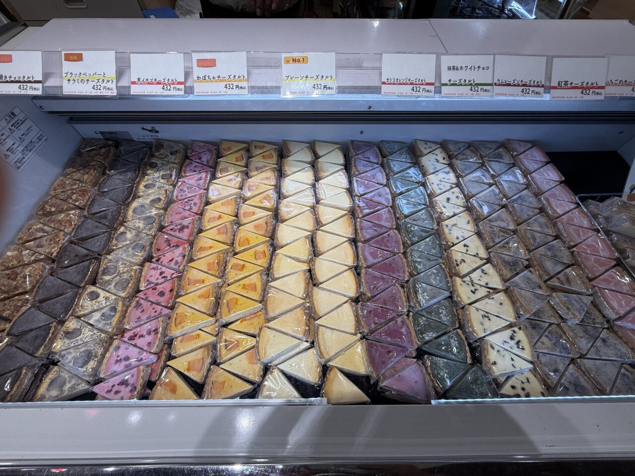 プレーンチーズタルトやショコラタルトなど多彩なフレーバー/Lueur(リュール)