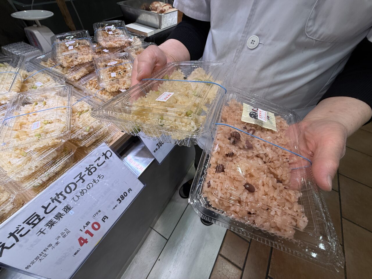 店頭に並ぶおこわ各種