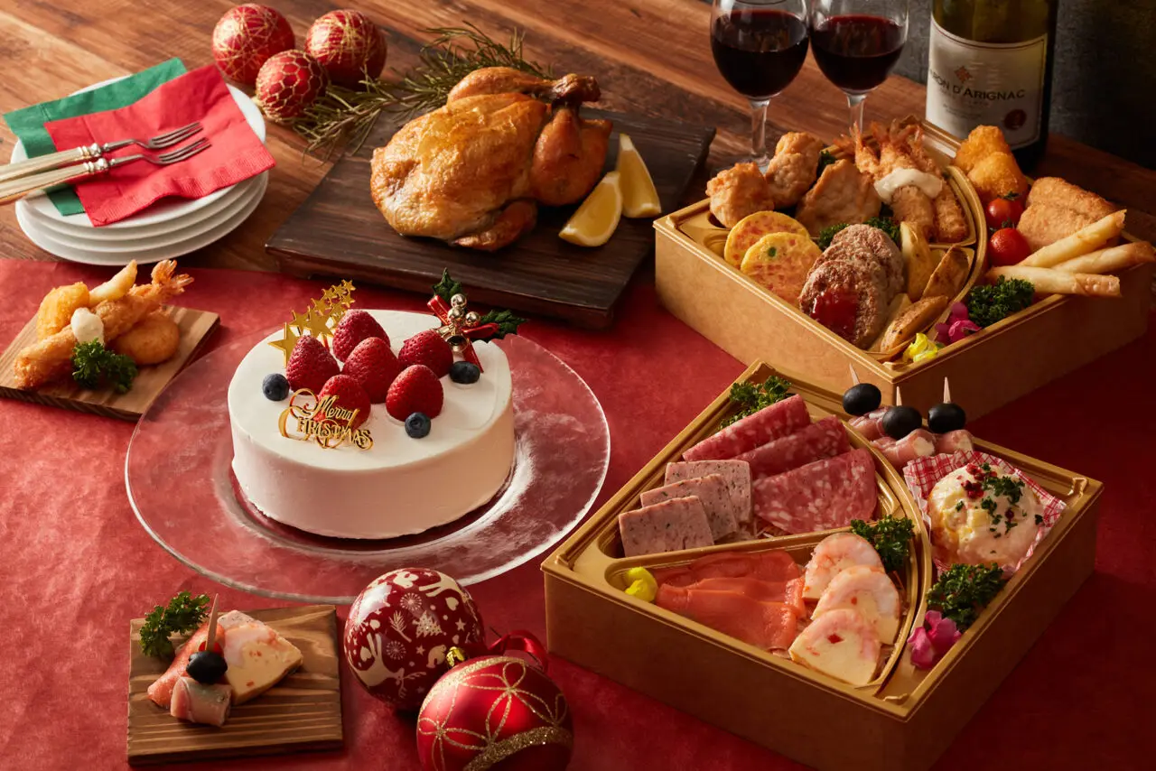 レンブラントホテル海老名「おうちクリスマス」ケーキとディナーセットのイメージ(ローストチキン・ケーキ・おかずBOX)