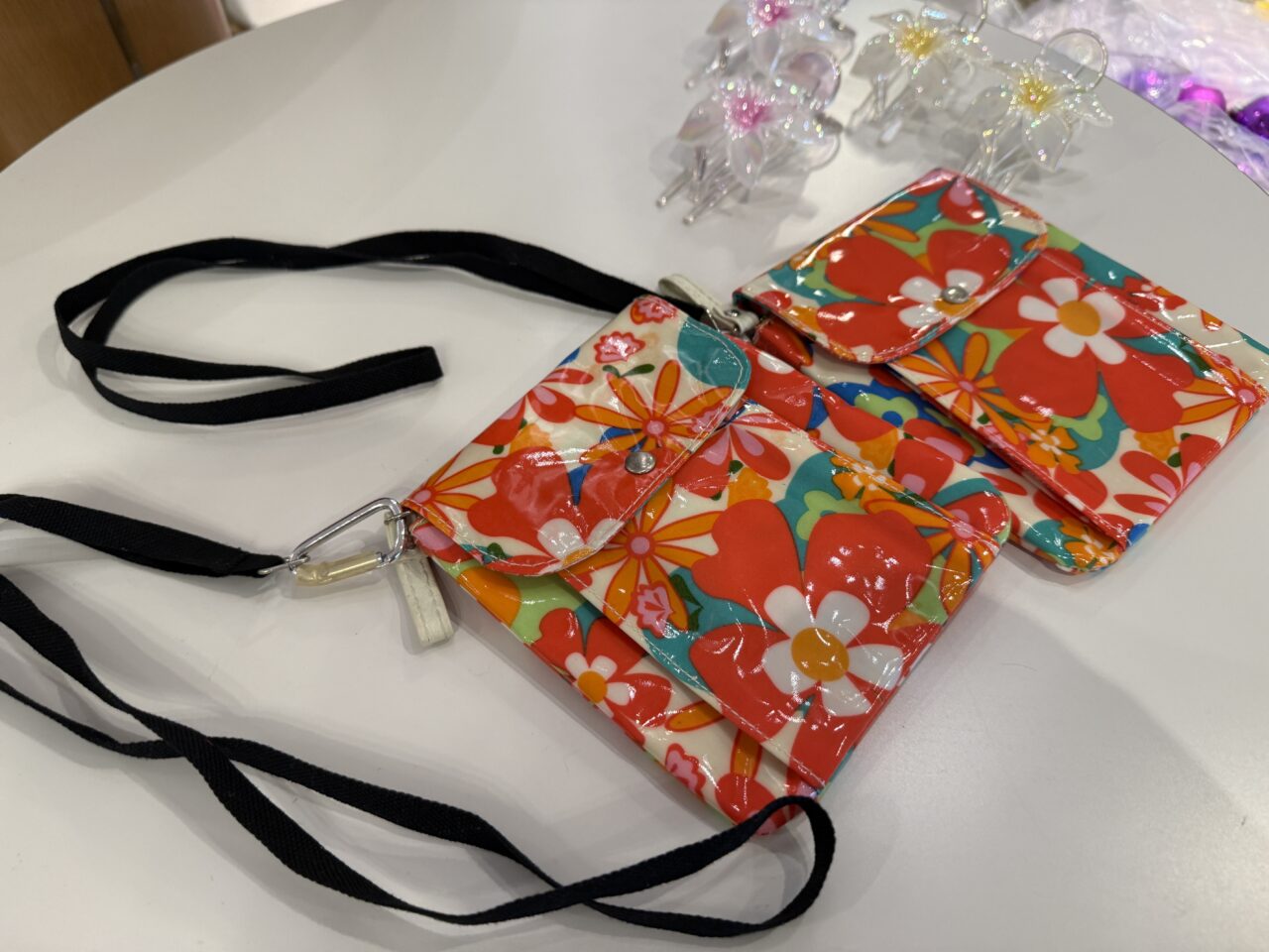 レンブラントホテル海老名 雑貨のリユース出品。花柄のミニポーチ。