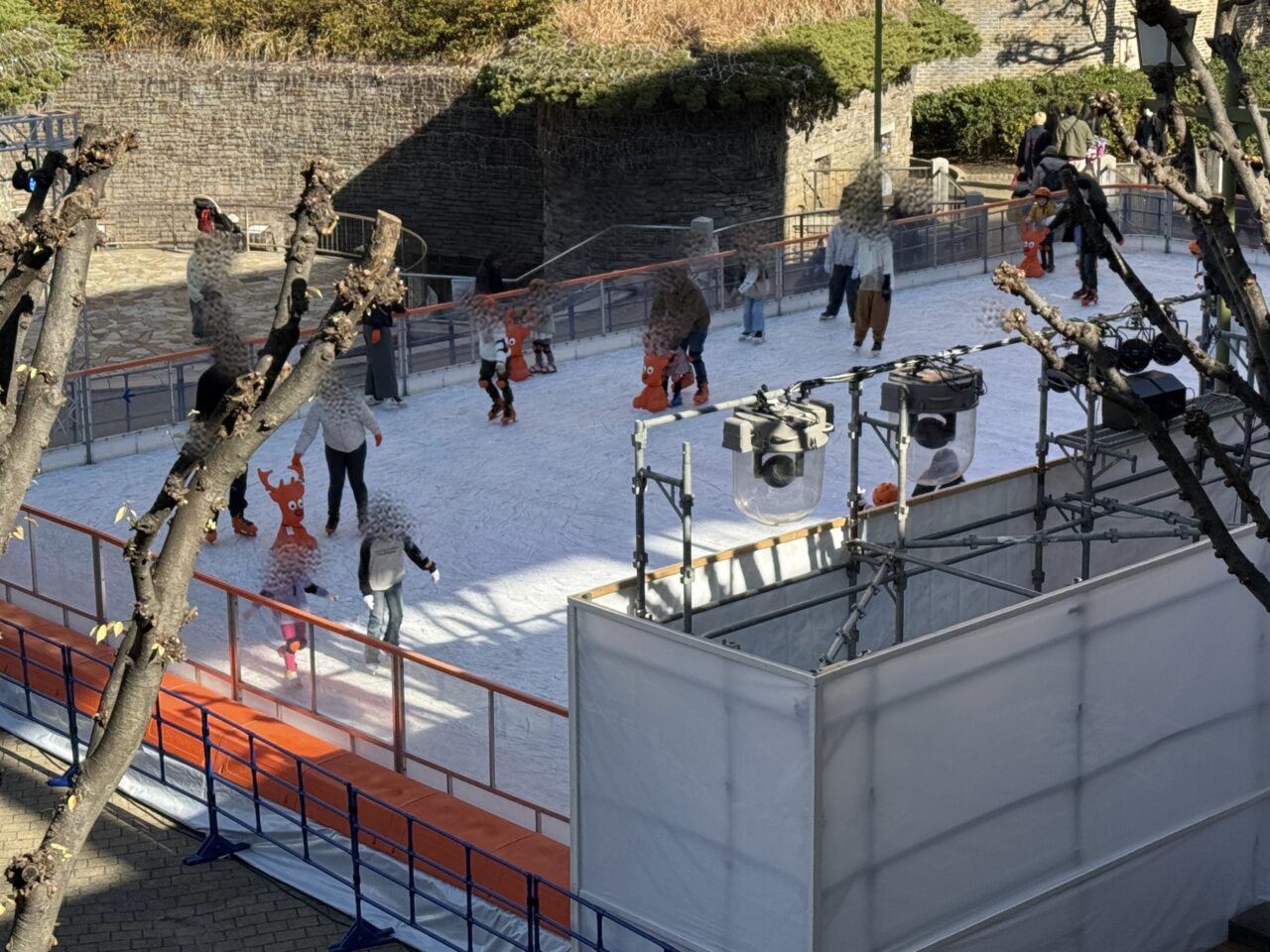 WAKUWAKU ICE WORLD 屋外アイススケートリンク